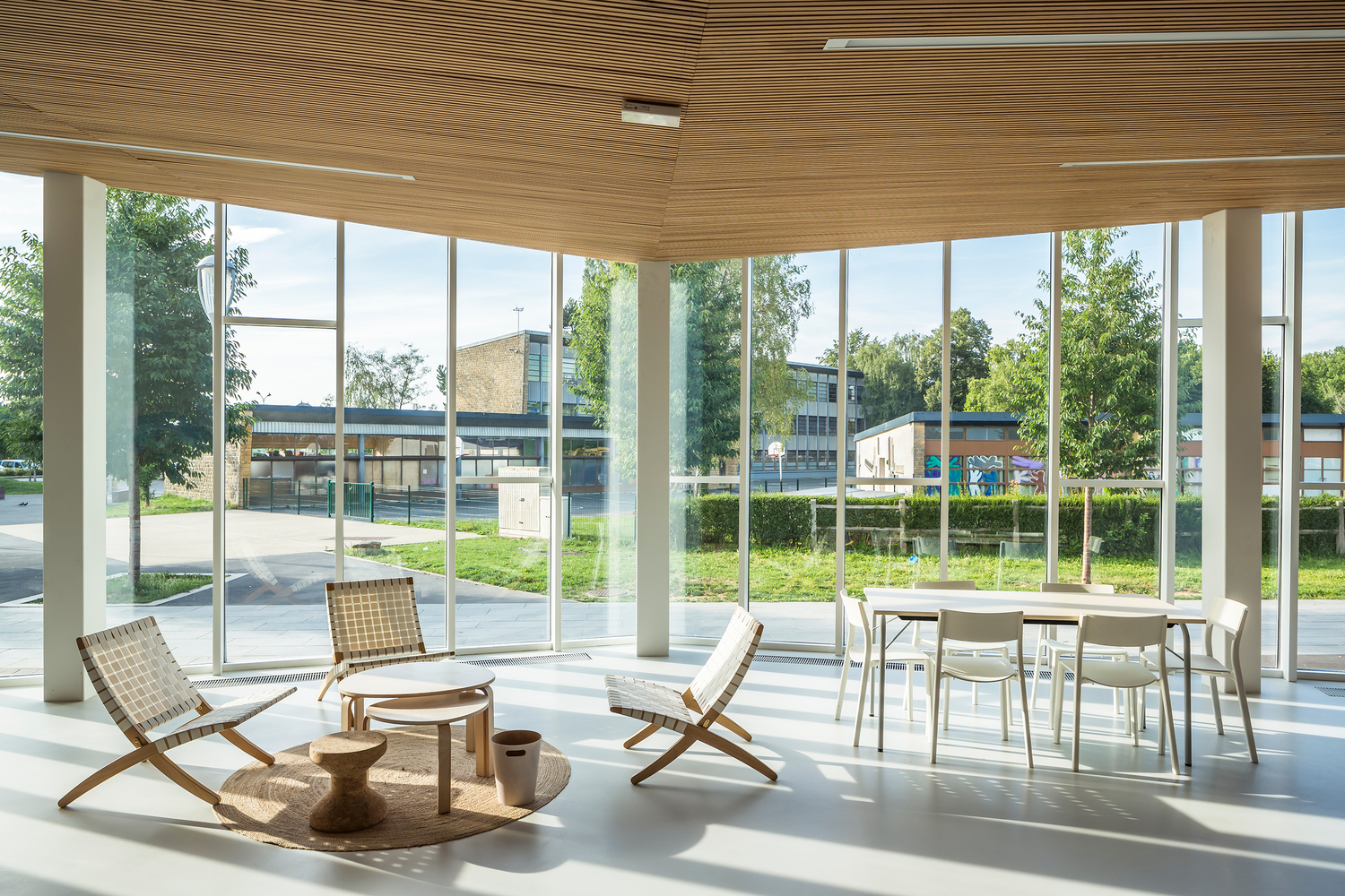 雕塑般的法国 Centre Le Lac 文化中心,打造多功能的社区聚集地-28