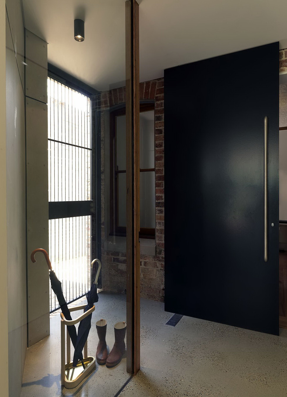 绿意环绕的 CO-AP 紧凑别墅 | 玻璃与自然的完美融合-14