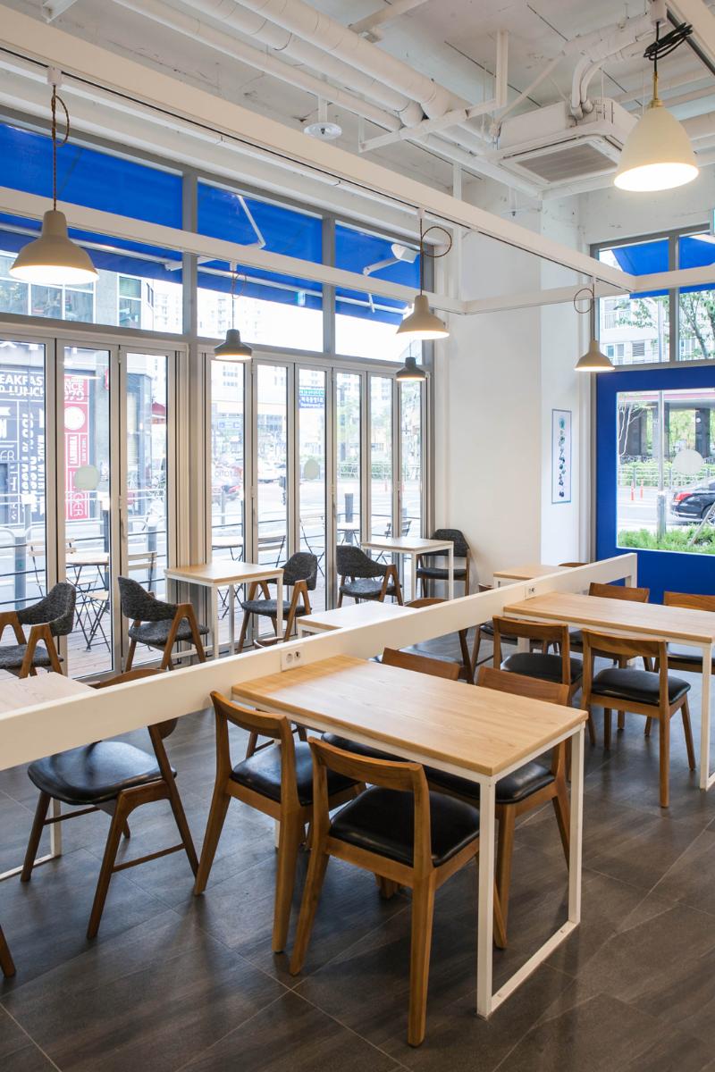 26 坪极简白色现代咖啡厅，首尔江南区品味之选-5