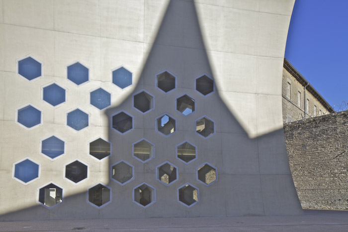 曲线之美 | 法国 Lons le Saunier 电影院与图书馆设计-20