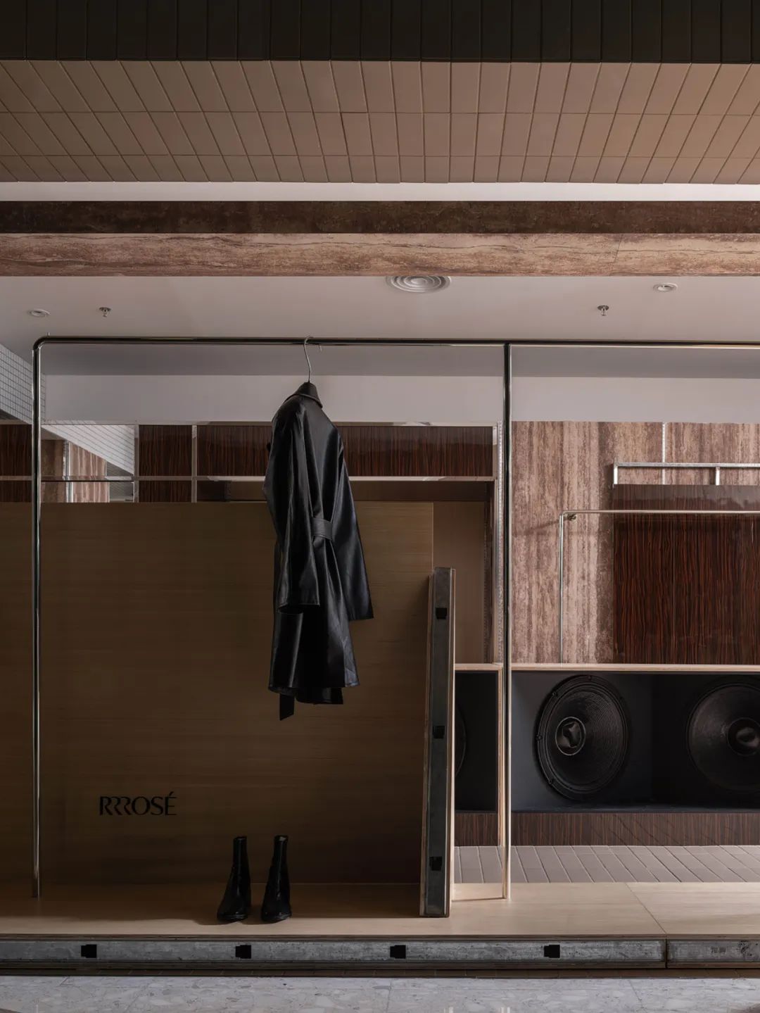 RRROSE 女性服装品牌零售店设计丨中国西安丨Chin Design-11