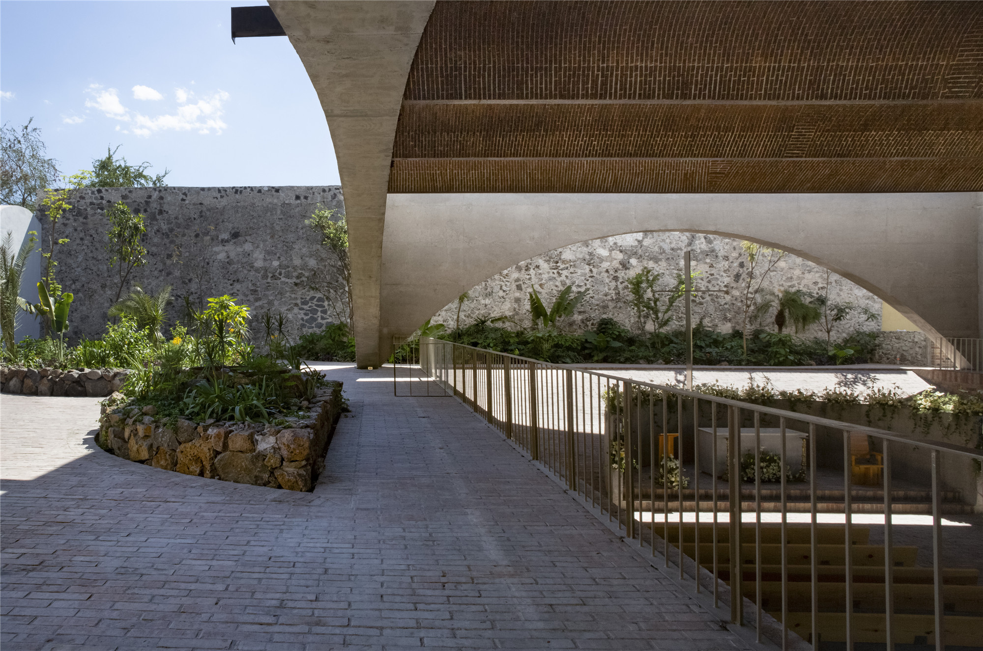 图拉圣堂:围合中的开放丨墨西哥-35