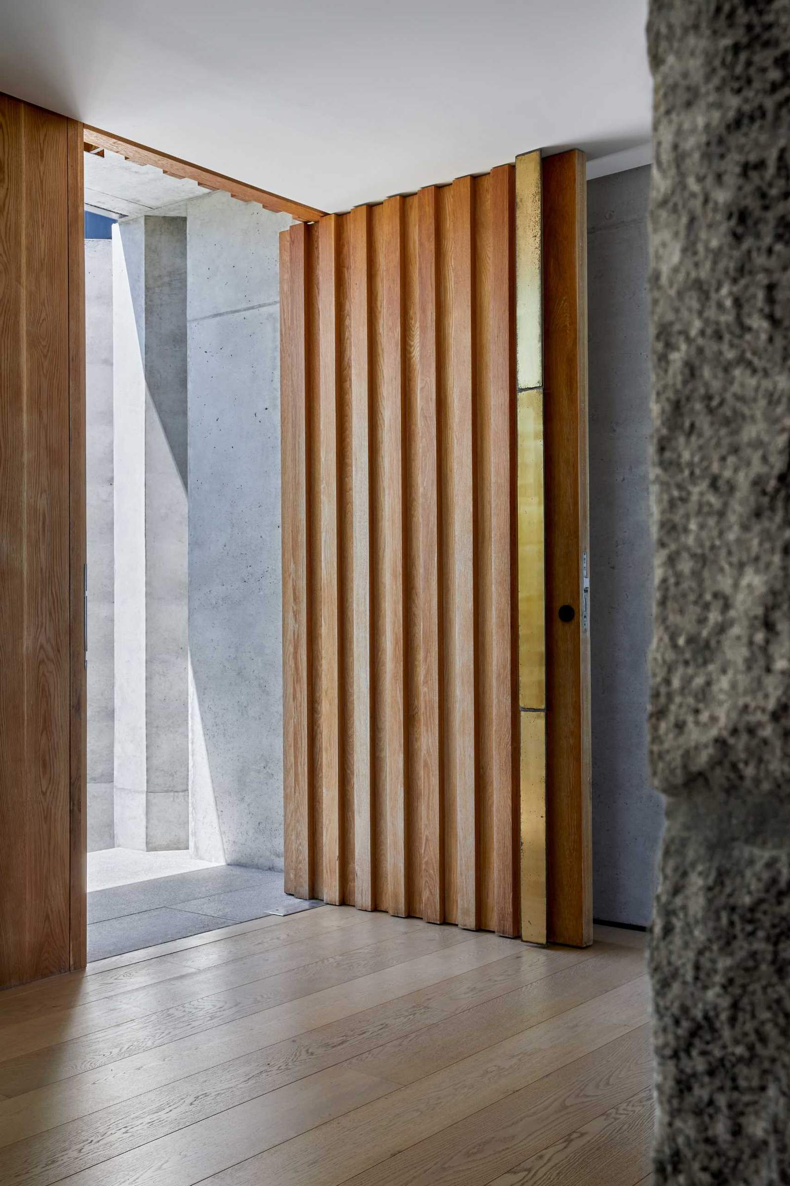 受海浪与附近山脉启发的起伏木质天花板住宅改造丨南非开普敦丨ARRCC（Jon Case和Clive Schulze）-9