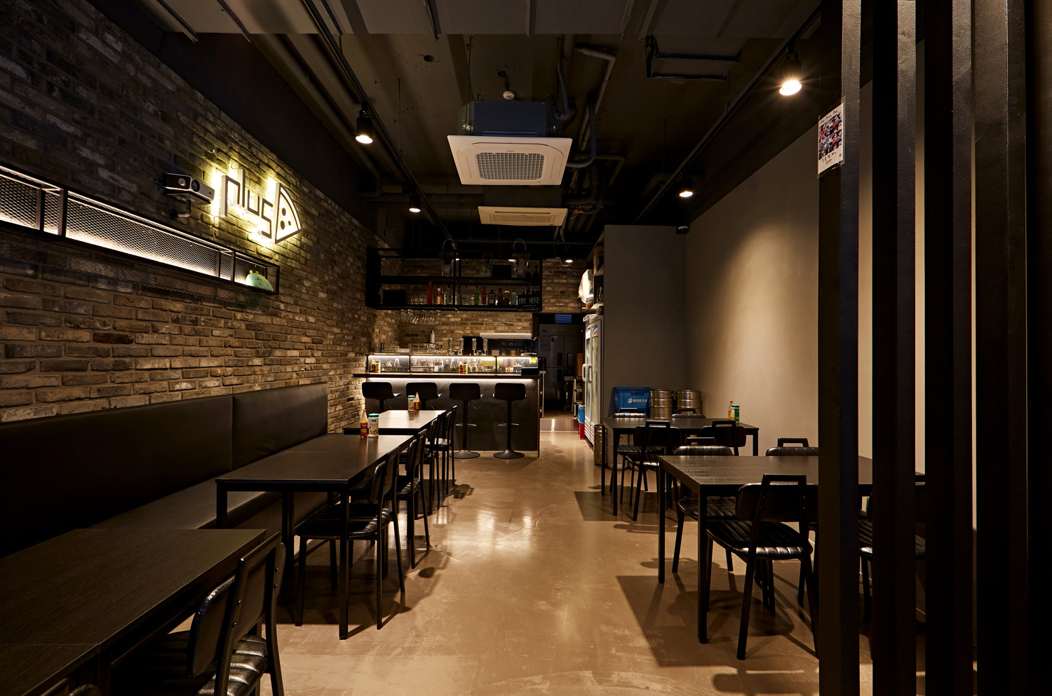 16 坪极简风披萨店设计，打造美食空间新体验-3