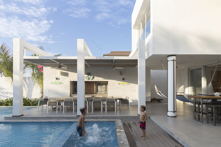 彭塔布兰卡白色别墅-0