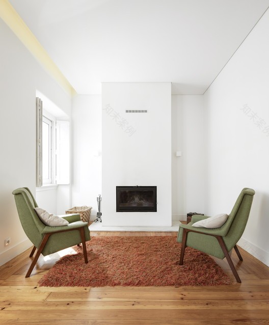 葡萄牙 Setúbal House 的现代改造丨João Tiago Aguiar Arquitectos-12