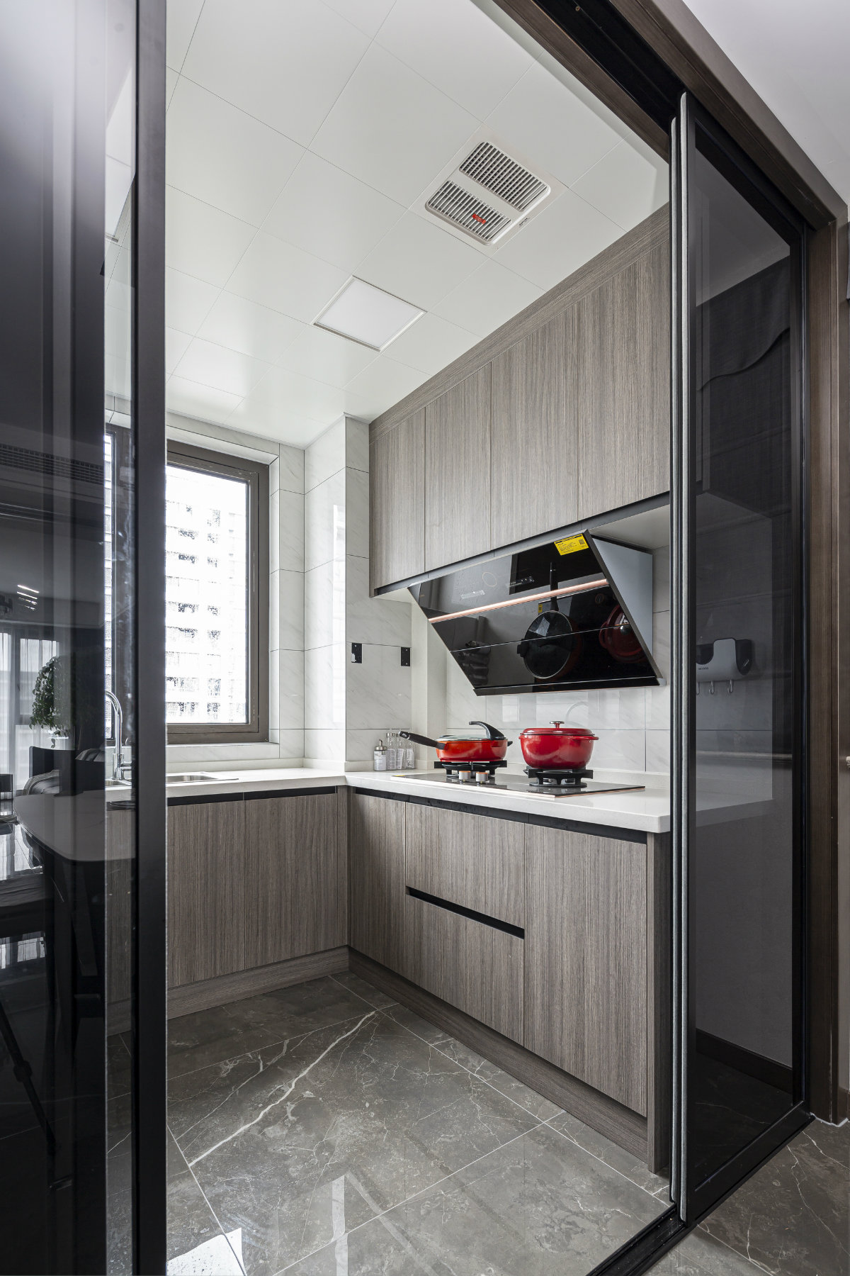 牟佳琪的现代简约姚江湾平层设计-20