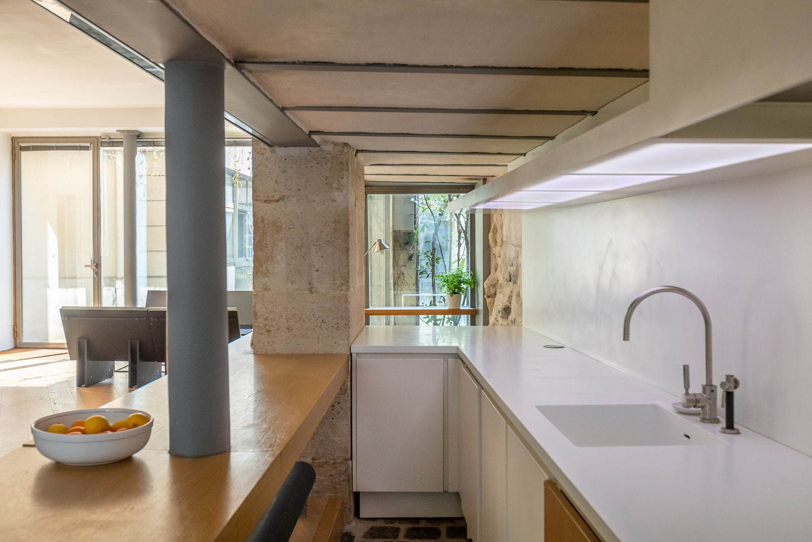 巴黎圣马丁运河旁,Jean Nouvel 设计的 144 平米 loft 公寓出售-9