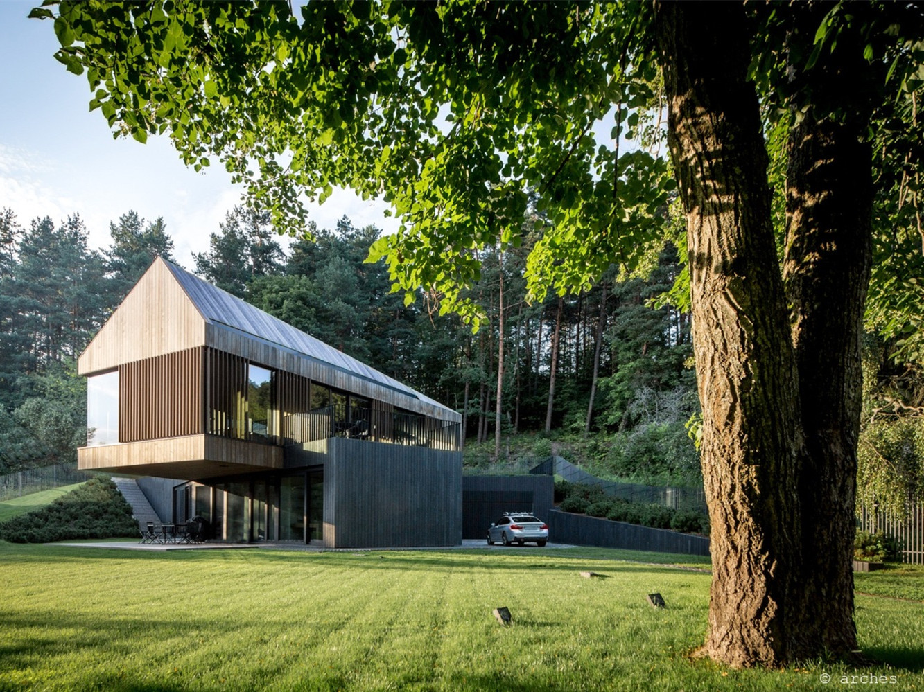 维尔纽斯山谷中的现代“悬浮”别墅丨Arches-6