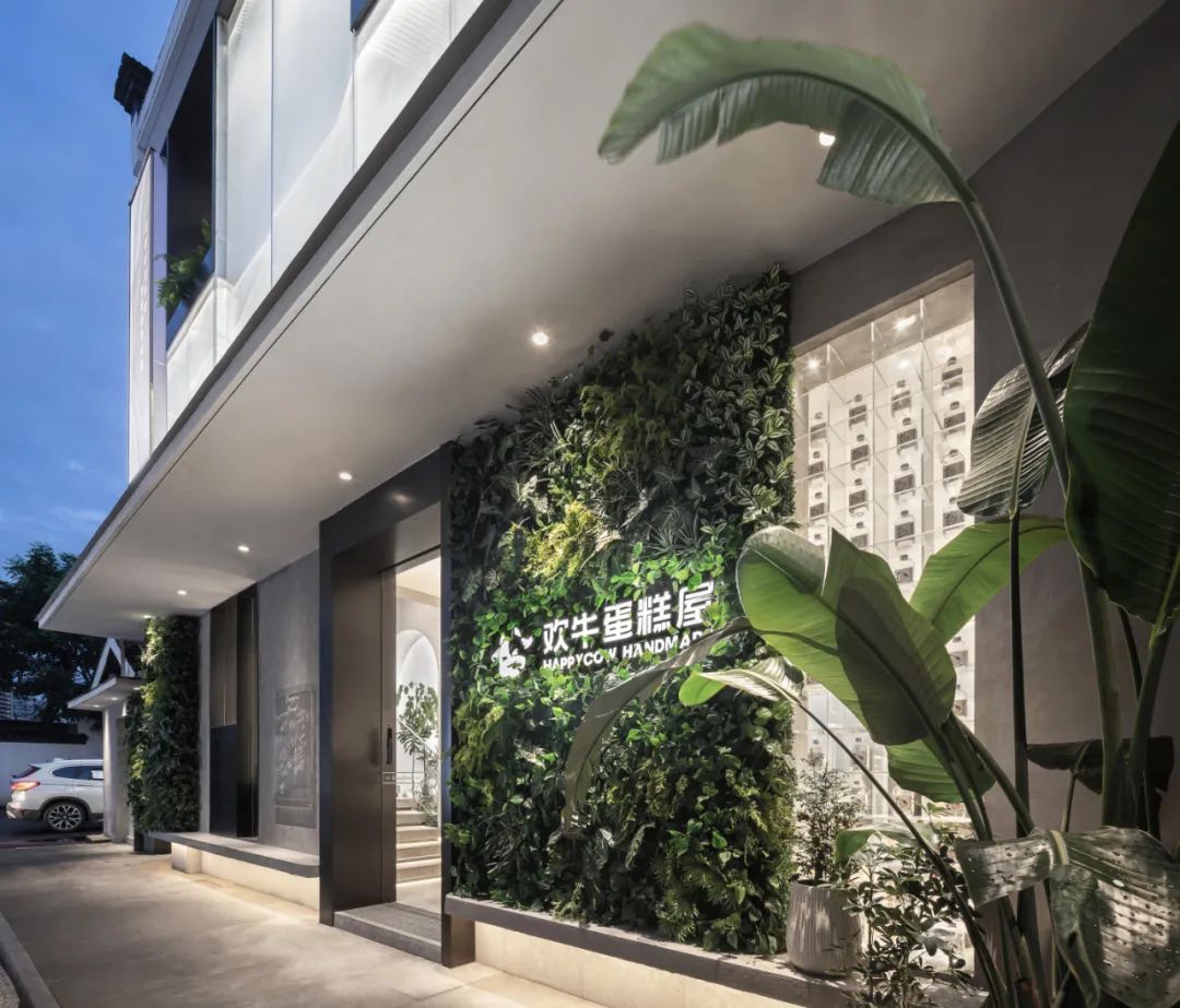 杭州“欢牛蛋糕屋”打造奶油蛋糕盒子空间-4