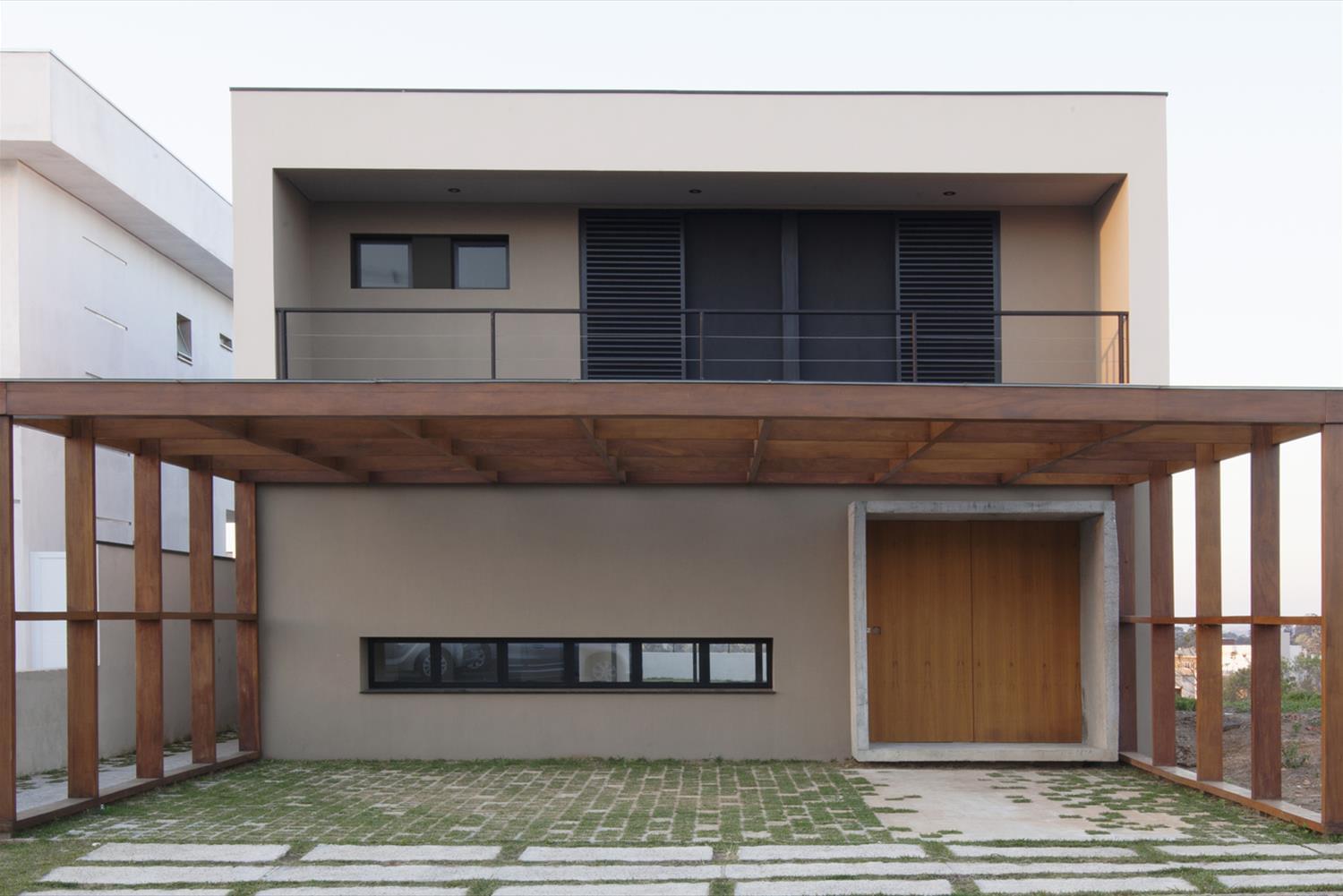 巴西建筑师 David Ito 的混凝土与木结构住宅设计-1