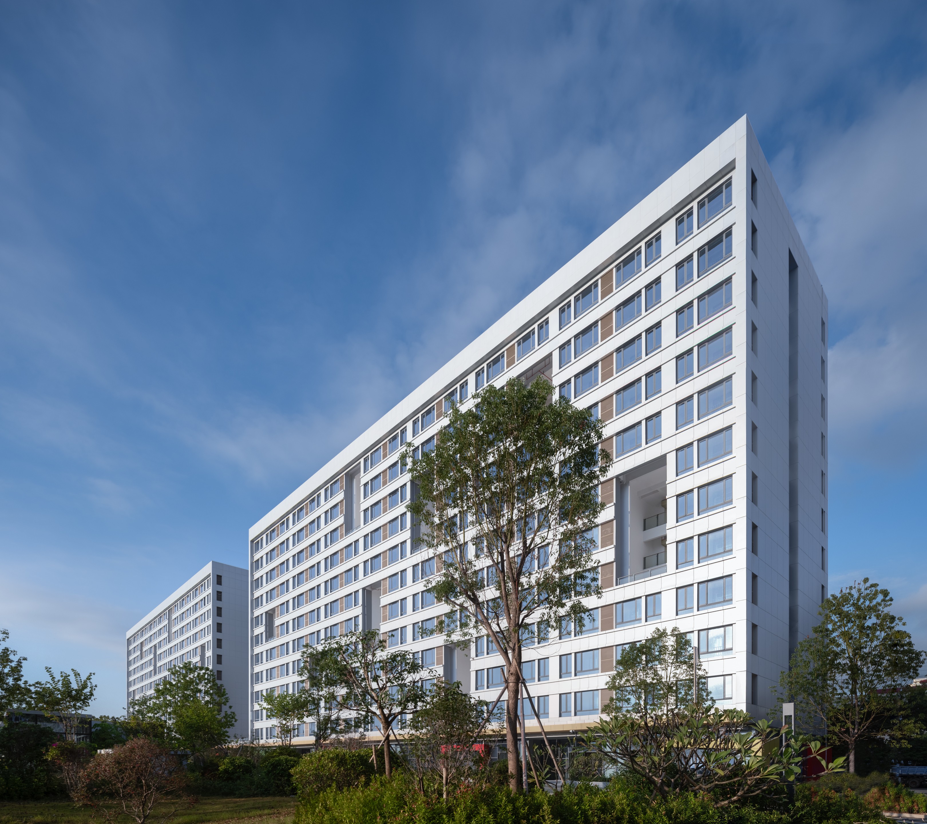 深圳航空公司总部东区员工宿舍(B19,B20)丨中国深圳丨深圳大学建筑设计研究院有限公司“钟中+钟波涛”工作室-2