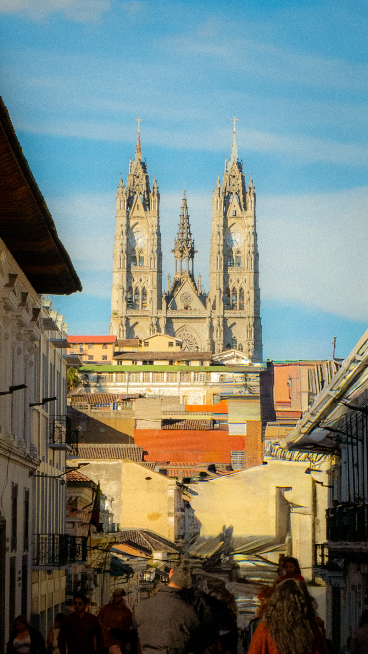 Caminata solitaria por el centro histórico de Quito-3