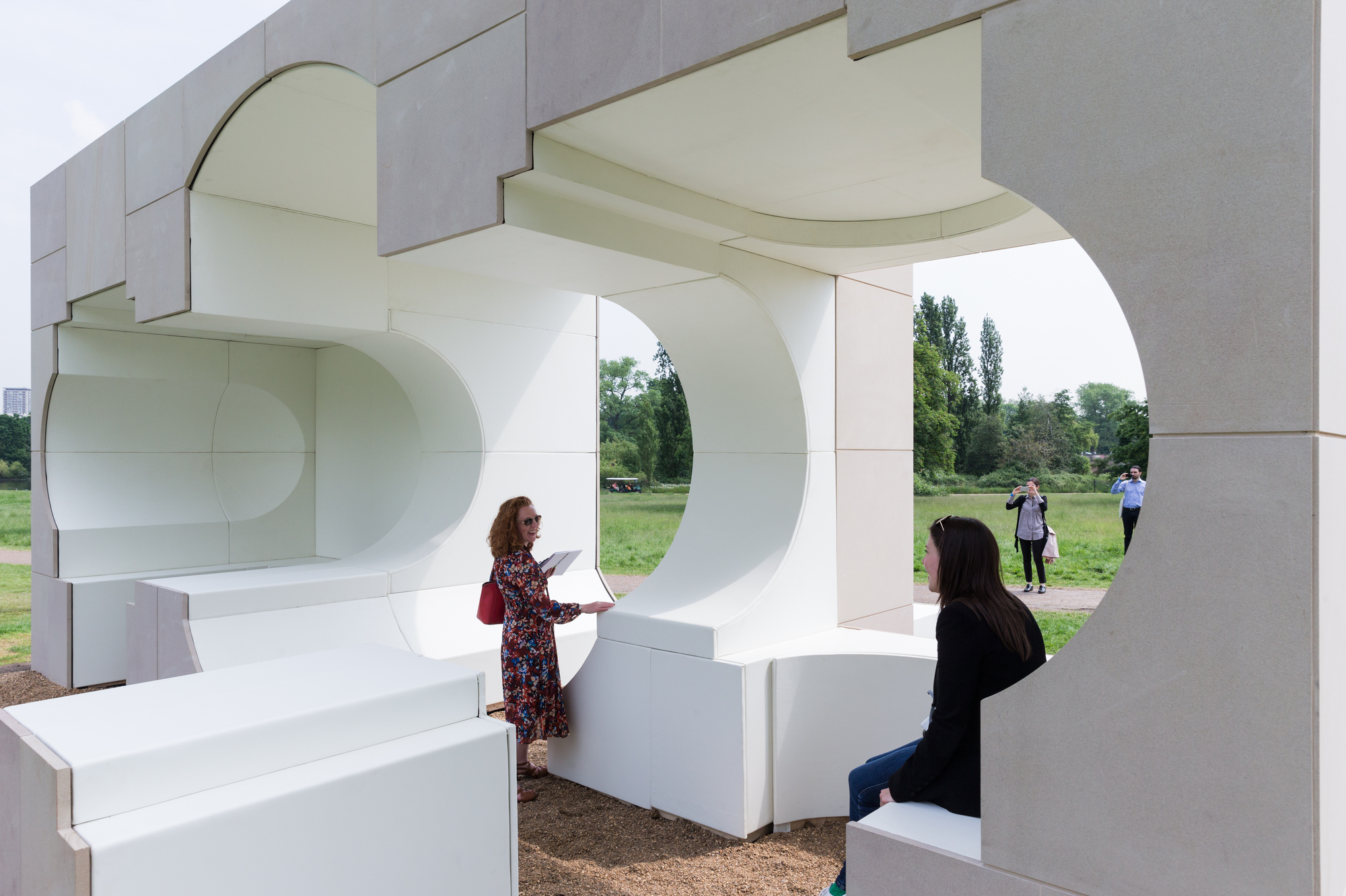 Serpentine Summer House Installation / NLÉ-14