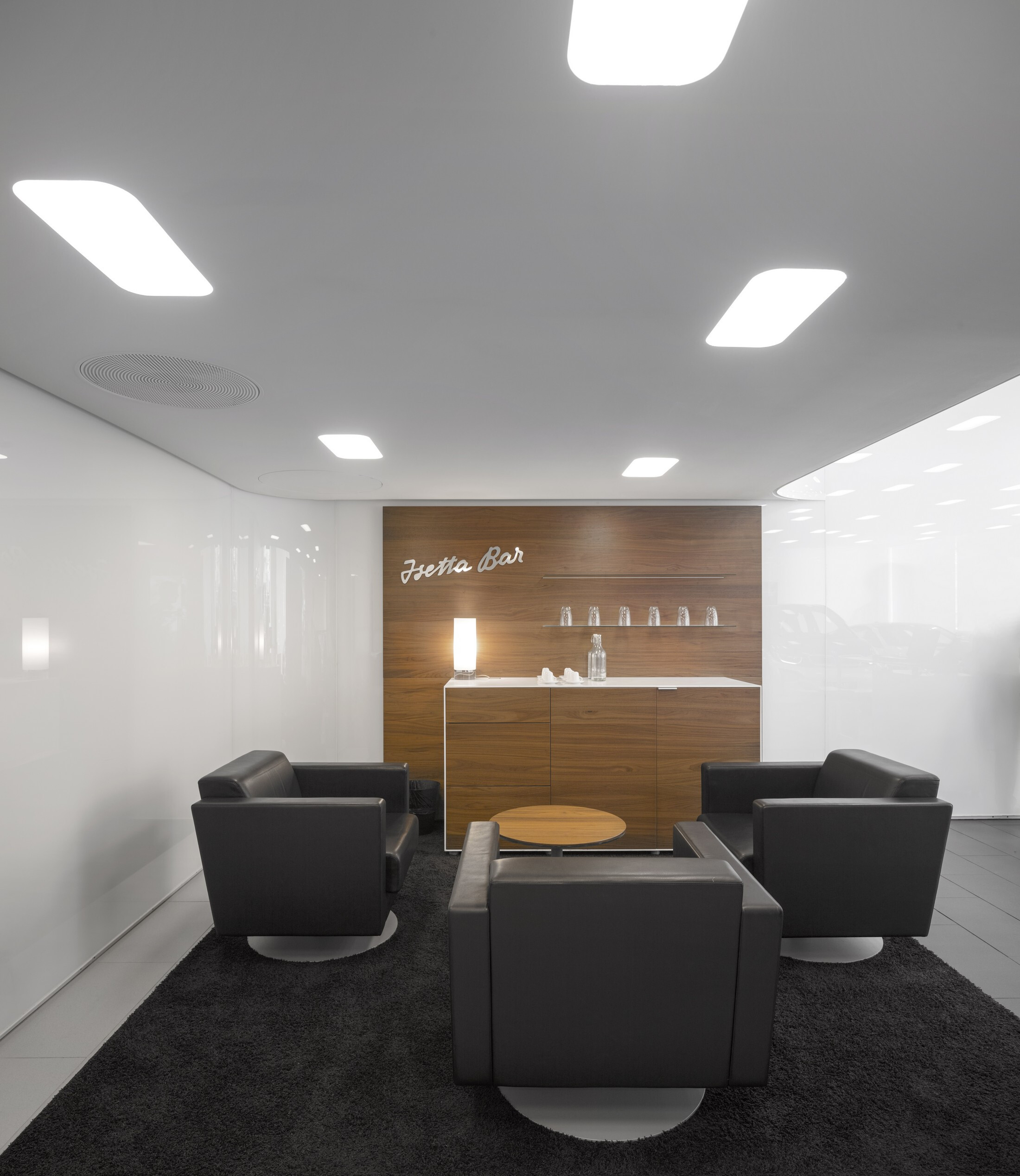 BMW i City Sales Outlet · 神秘动感白膜展示空间-25