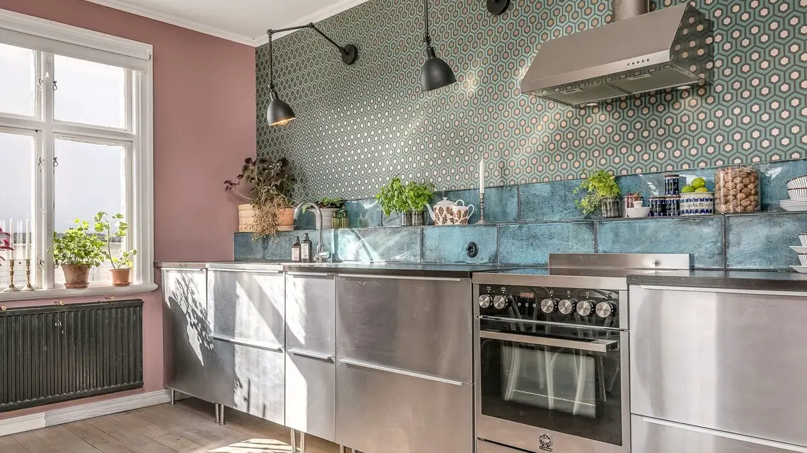 复古色彩的瑞典老屋厨房-1