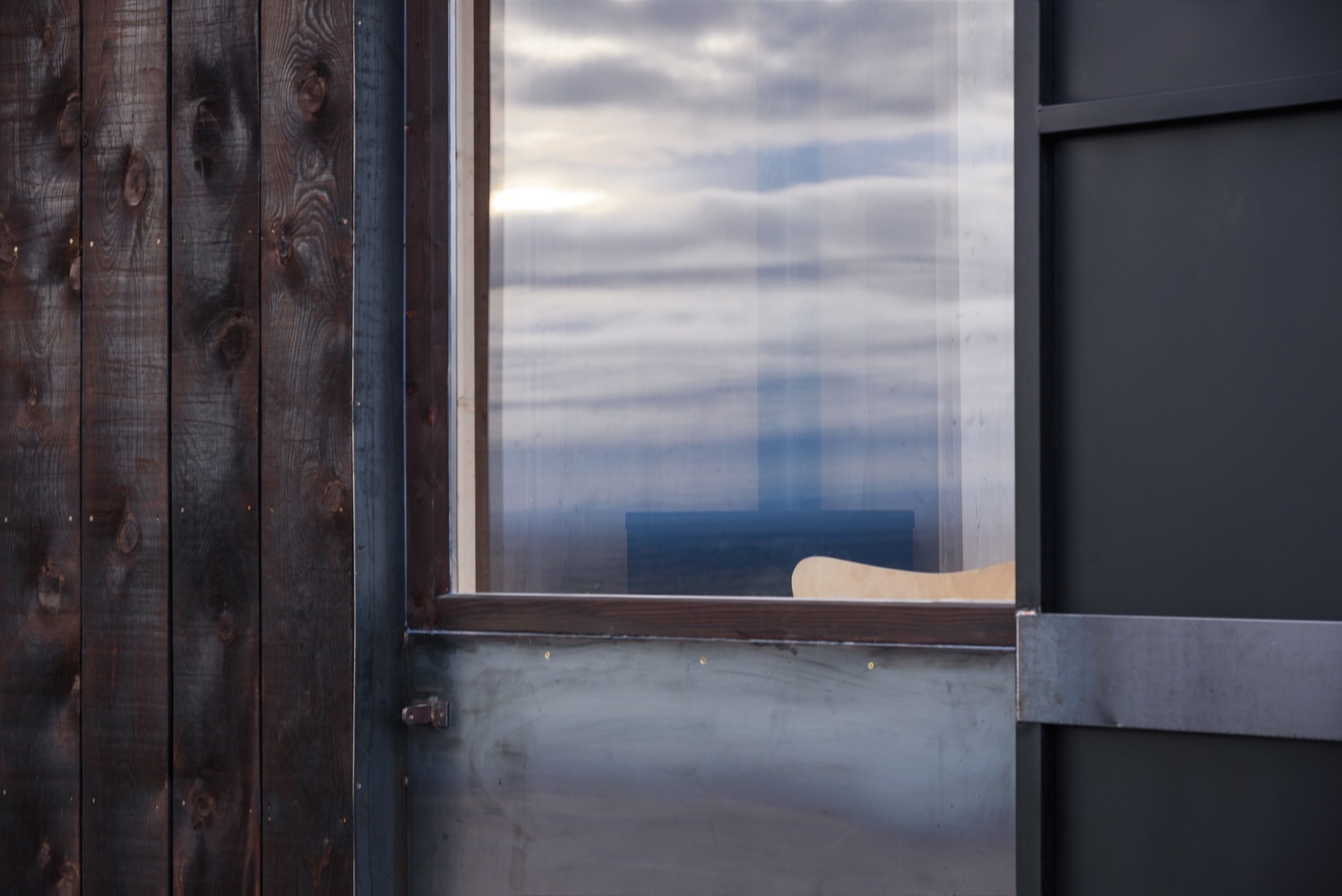 西班牙文化遗址旁的可逆式木钢展馆-35