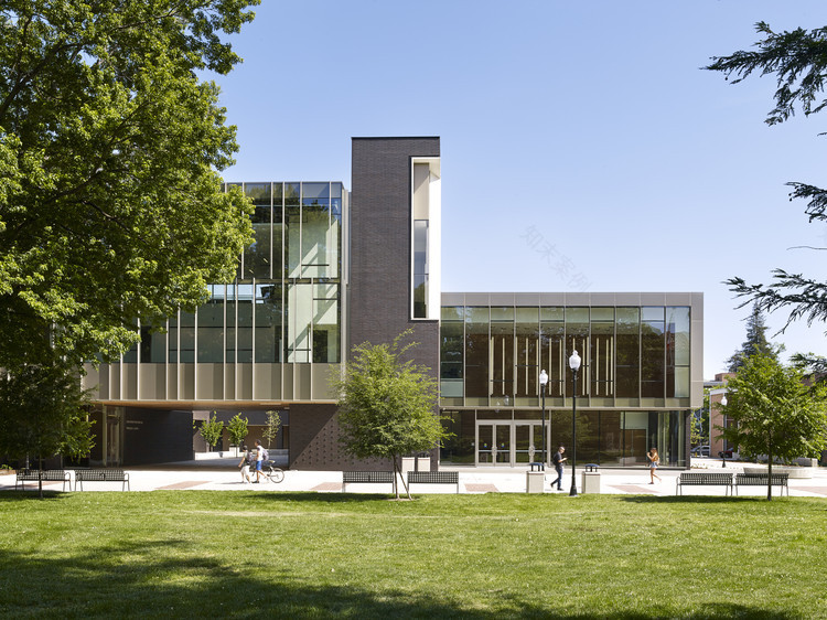 芝加哥州立大学艺术人文大楼-2