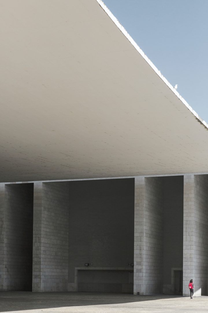 葡萄牙建築大師Álvaro Siza Vieira經典之作「世博會葡萄牙館」展現美學的張力與平衡 - WEHOUSE-5