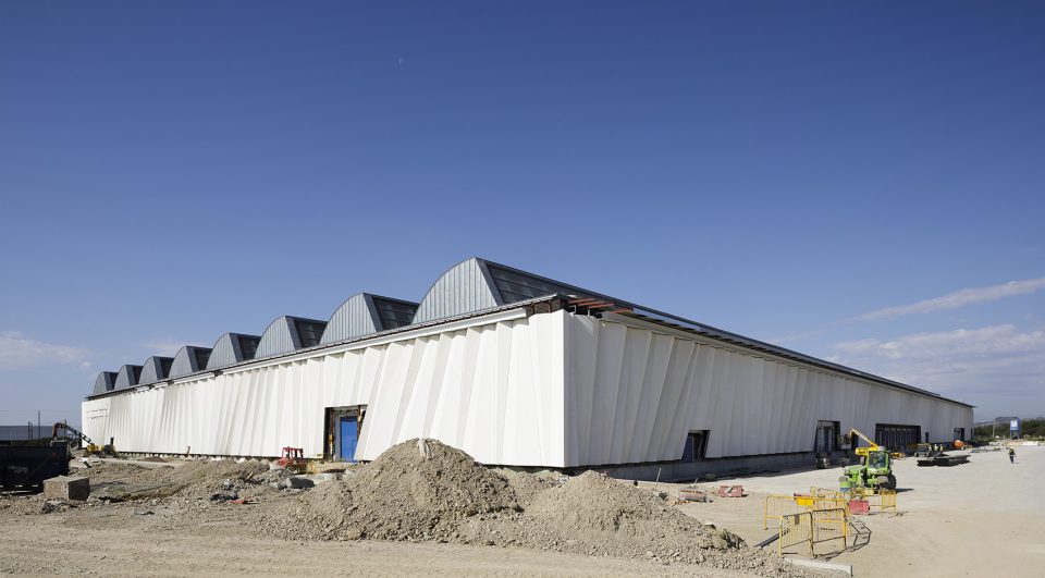 西班牙旧工厂翻新,韵律几何新风貌-18