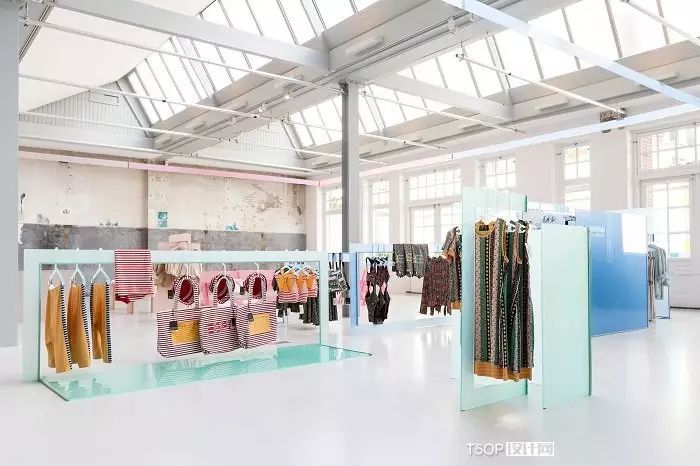 由不同颜色的塑料打造ESPRIT弹出店-8