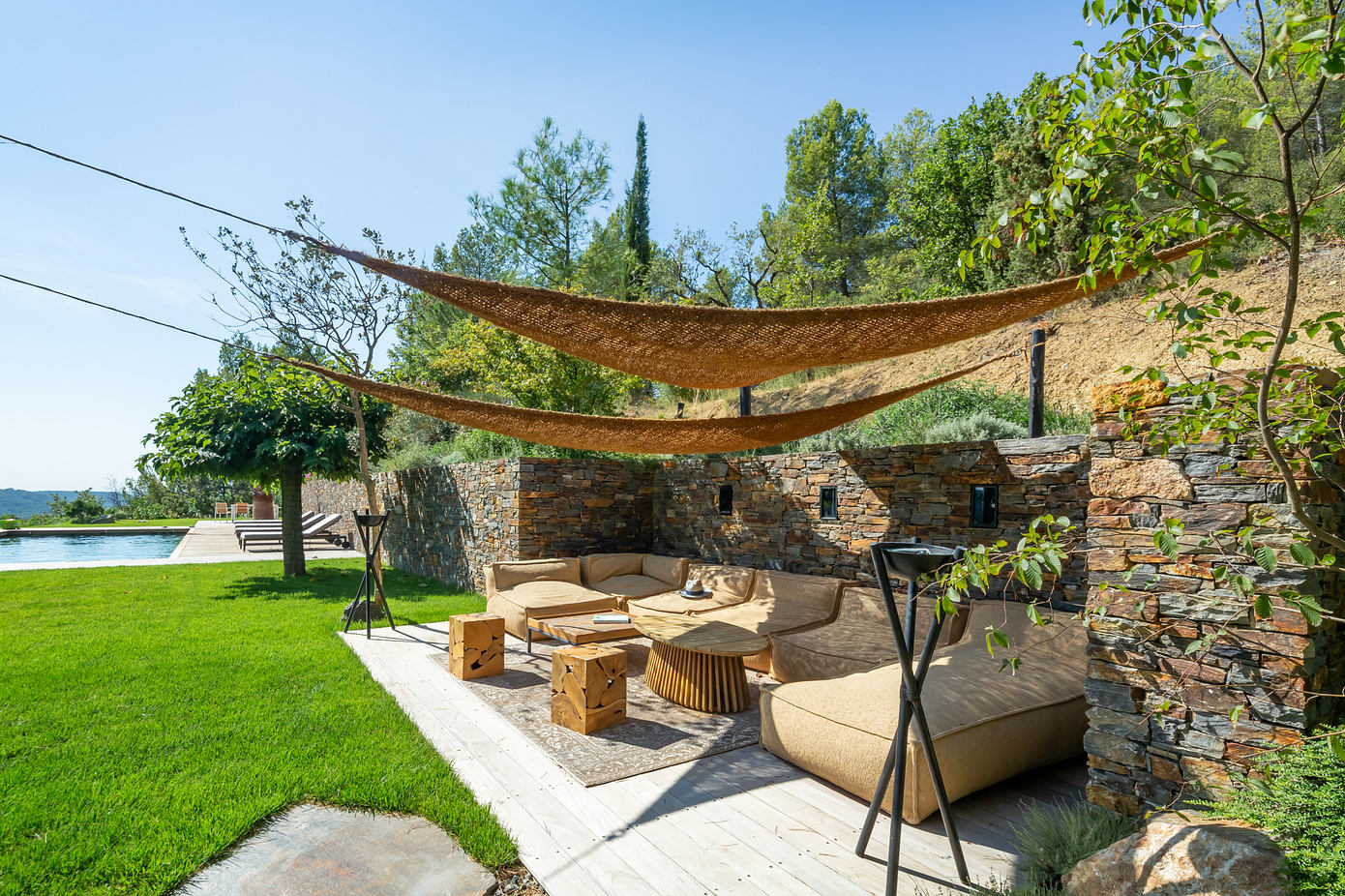 Maison SE: Hillside House Immersed in Light and Provence Views-9