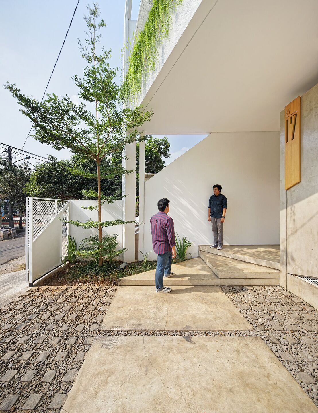 印尼狭地住宅，三角天花板创造宽敞空间-21