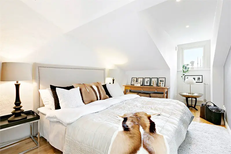 家庭生活二层楼设计 | 私密空间与互动的完美结合-14