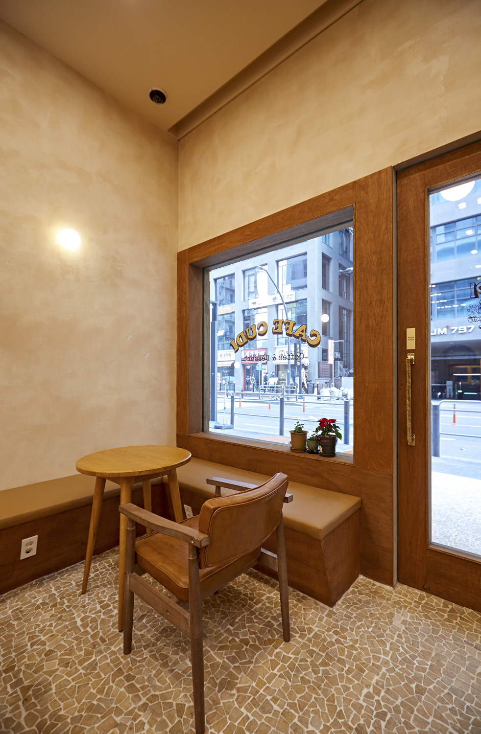 14 坪温馨小咖啡馆的室内设计-12