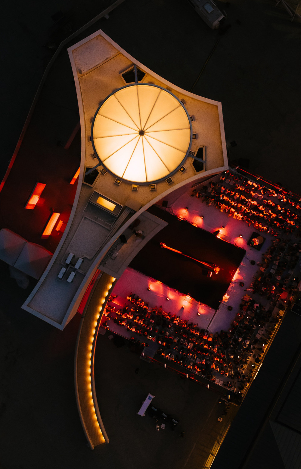 降落在阿那亚广场上精密音乐盒子的混凝土礼堂设计丨中国秦皇岛丨直向建筑-19