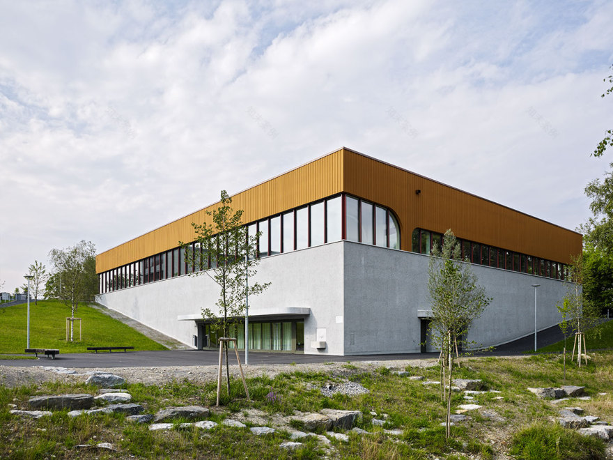 校园运动中心的多功能大厅设计-3