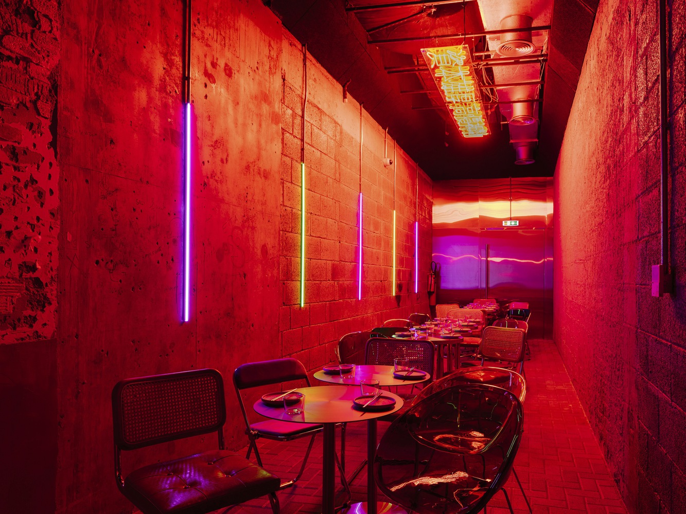 Electric Pawn Shop · 复古未来主义酒吧设计丨Accent Design Group-18