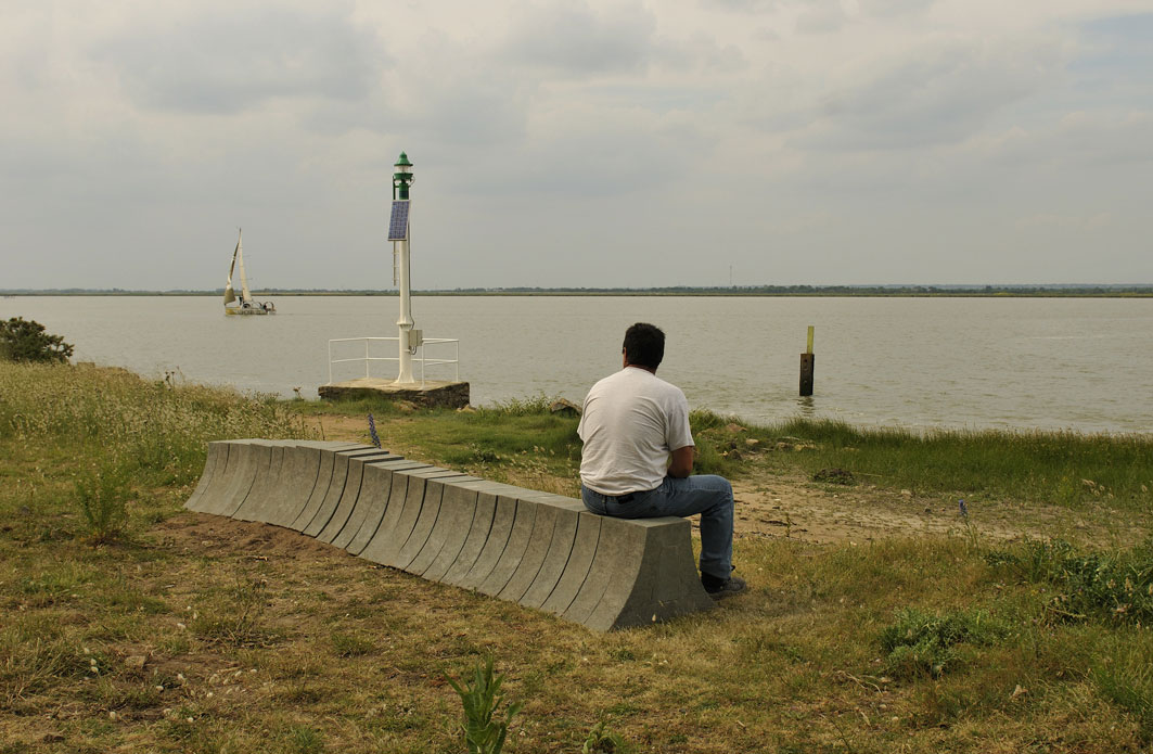 封锁银行；阻止银行（具体含义需根据语境判断，这里按照一般短语字面逻辑翻译） -9