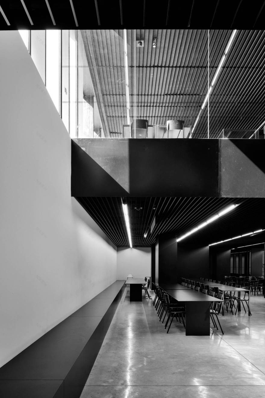 灰色都市中的青年旅舍-6