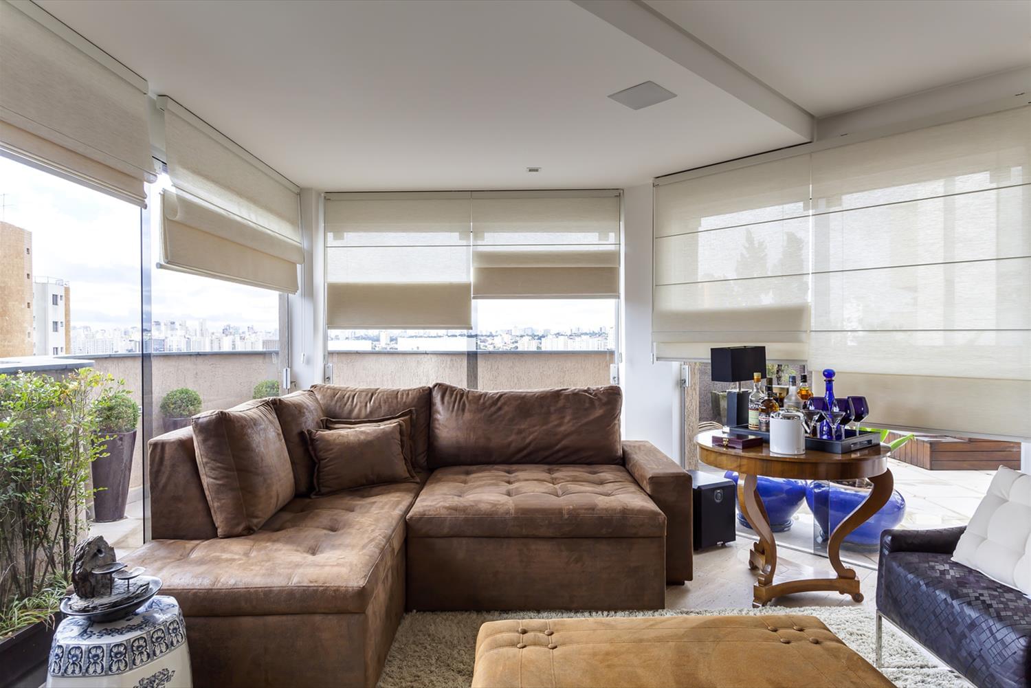 巴西圣保罗 350 平米现代公寓,木质与玻璃的精致细节-13