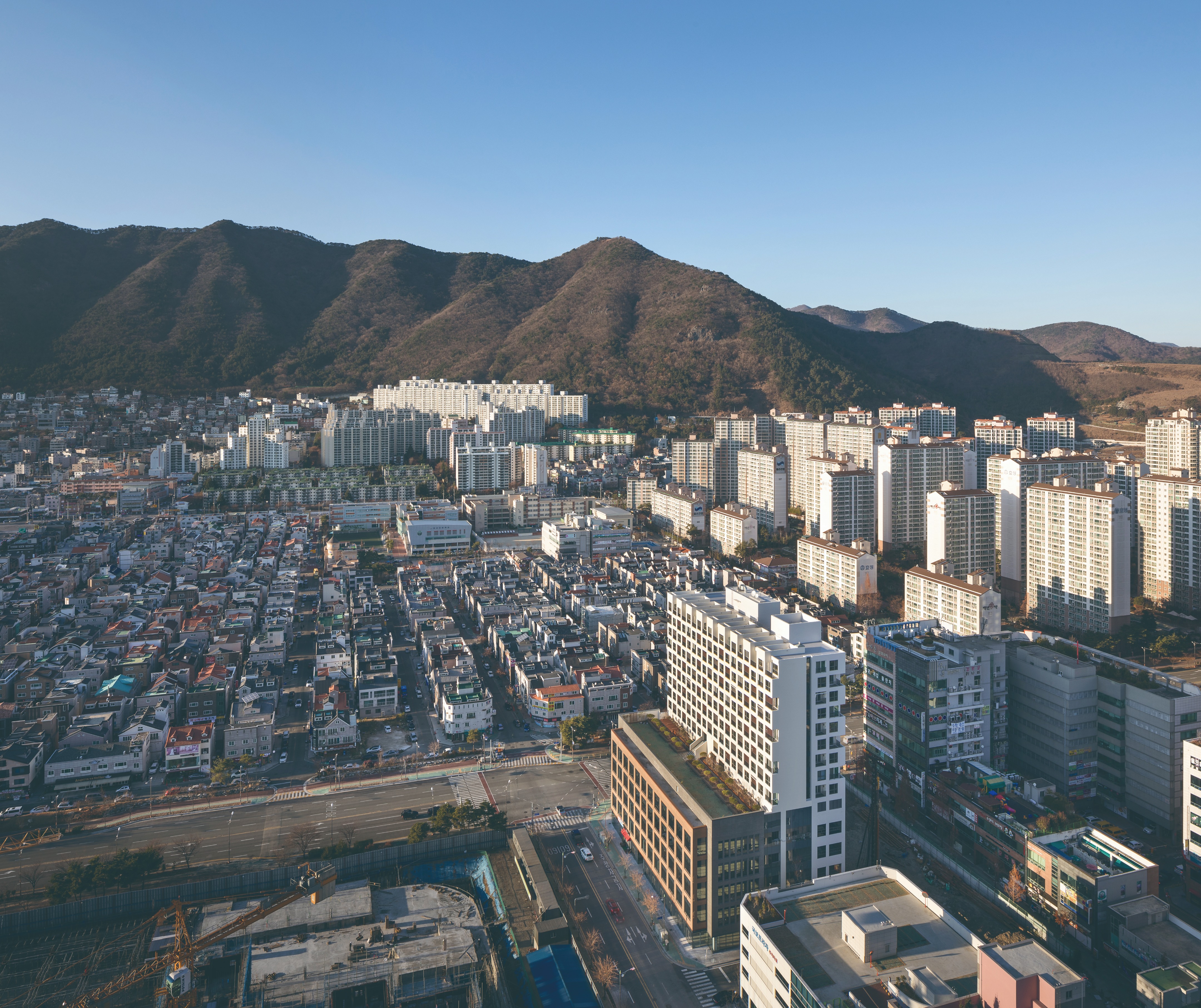 分层露台公寓 | 商业区里的宜居设计-15