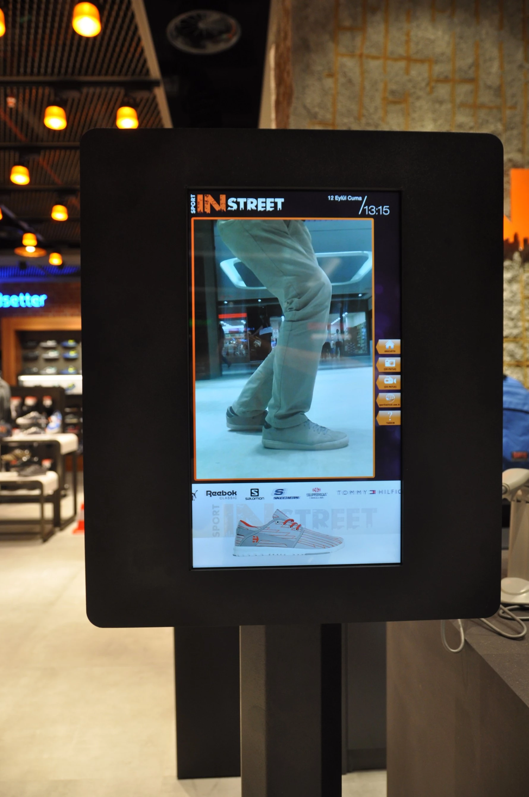 街头运动旗舰店-37