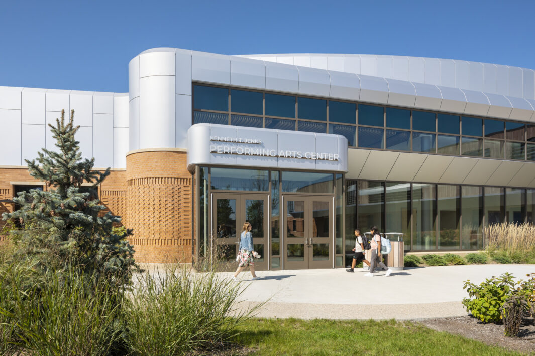 Dennis-Yarmouth Intermediate/Middle School: Signage, Wayfinding + Graphics - Perkins Eastman-7