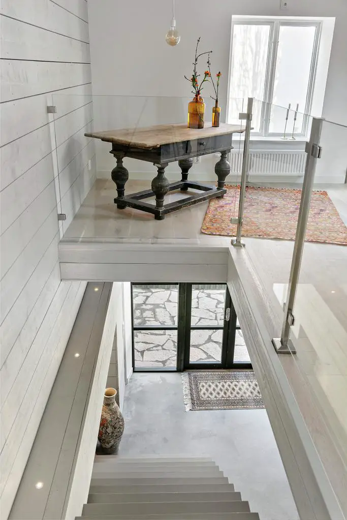 "瑞典 19 世纪古宅现代改造，工业风格窗户展现独特魅力"-13