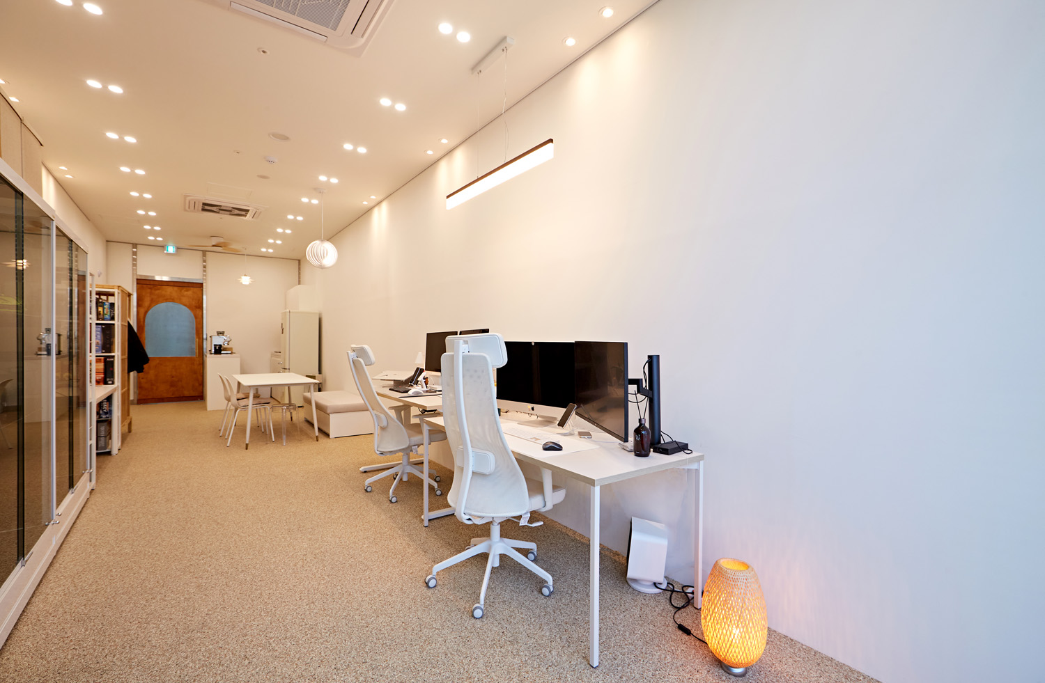 12 平米极简风小型办公空间设计-9