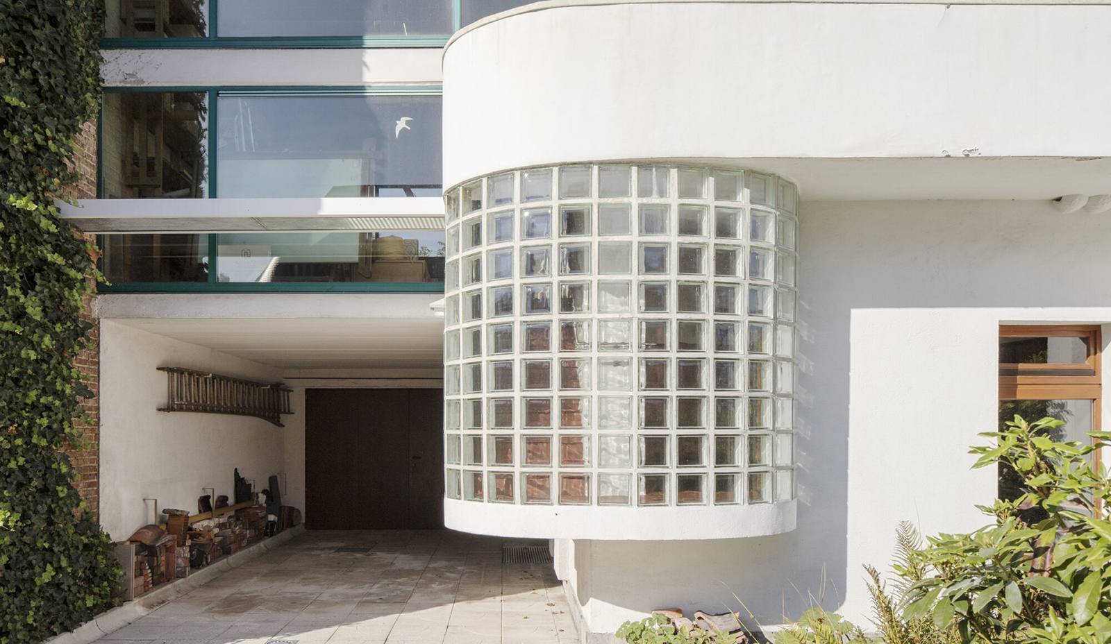 A Belgian postmodernist built this glass house on a river outside Antwerp - The Spaces-5