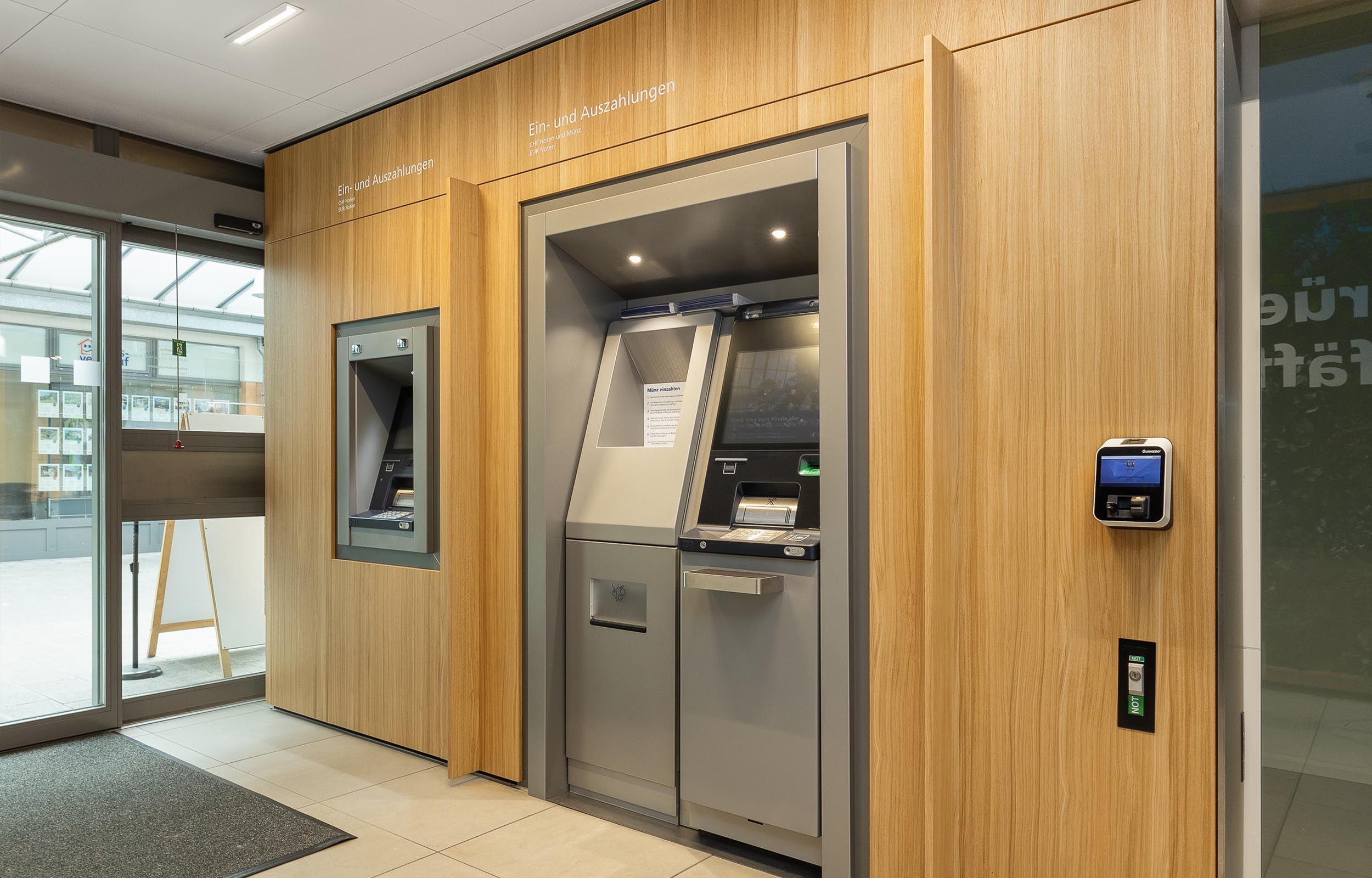 Zürcher Kantonalbank  - ZKB Filiale Pfäffikon - MACH Architektur-0