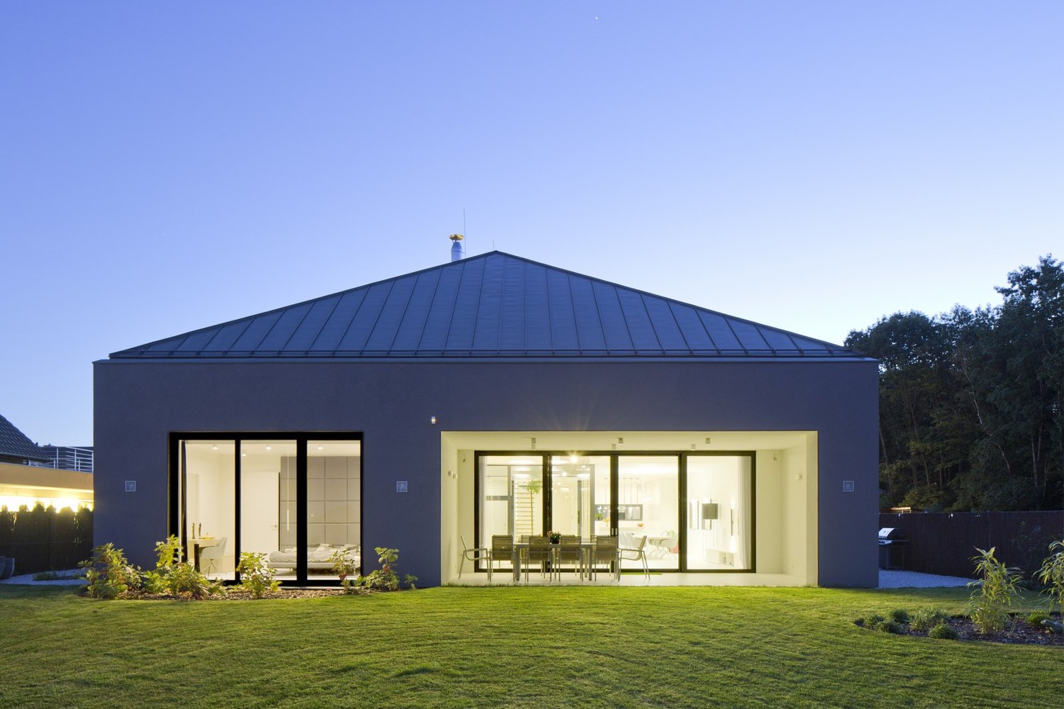 波兰南部森林中的现代简约住宅-69