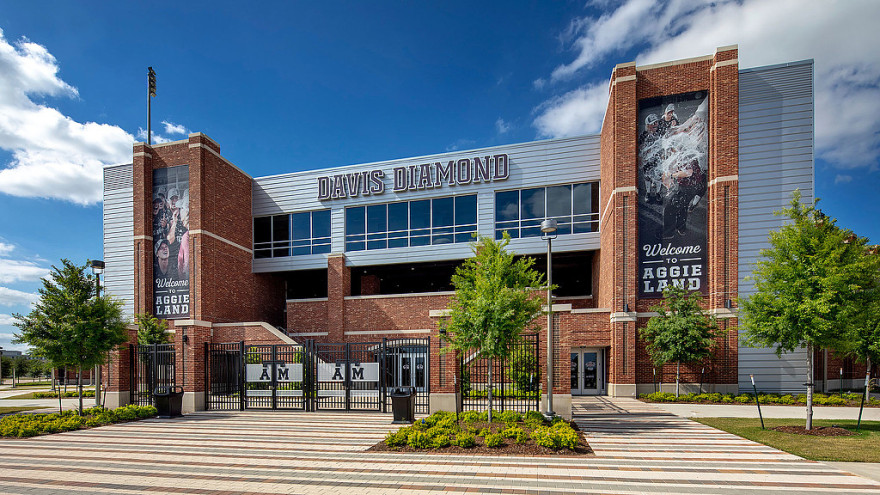 德州 A&M 女子垒球体育场-6