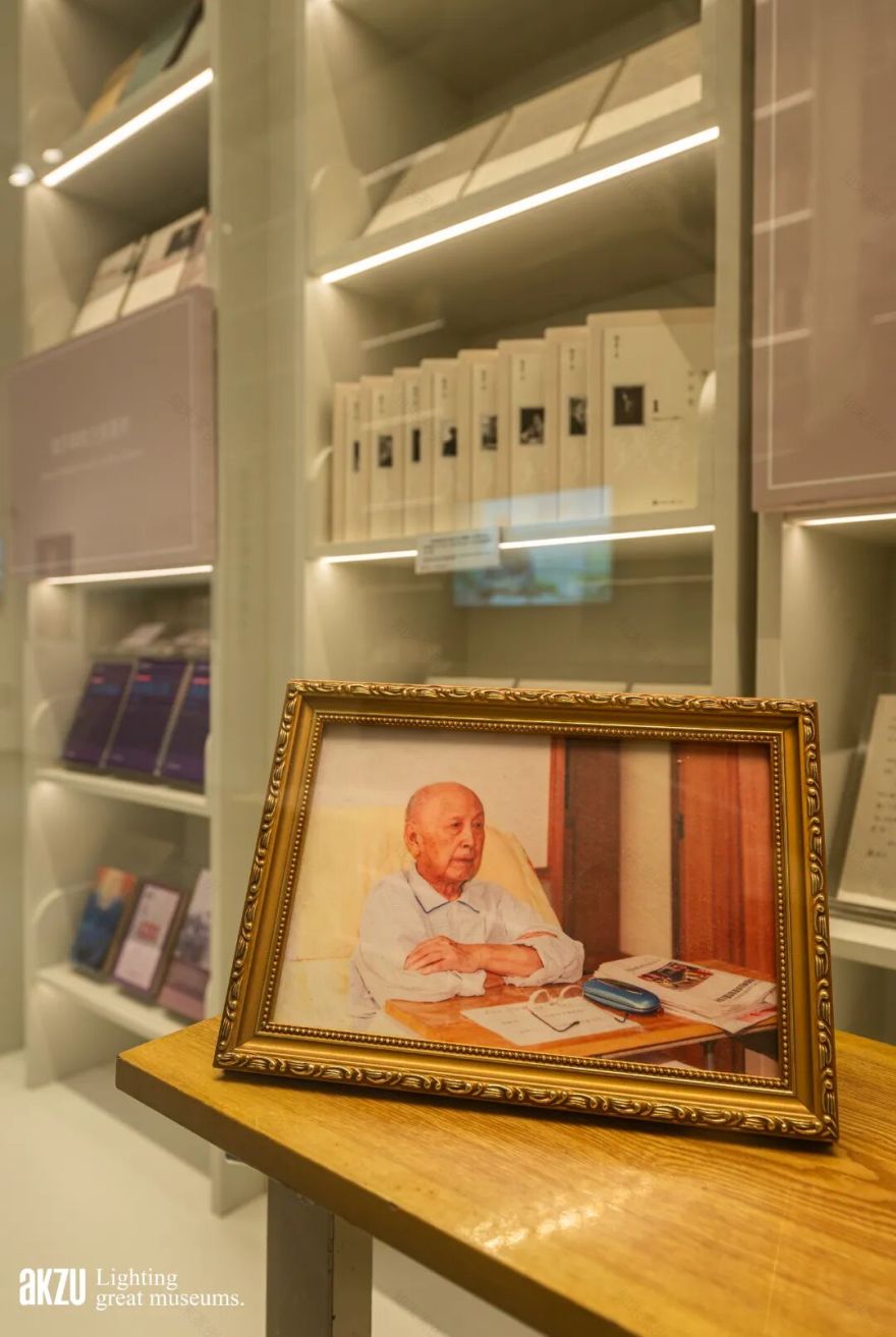 钱学森图书馆:《人民科学家钱学森》|埃克苏博物馆照明项目-122