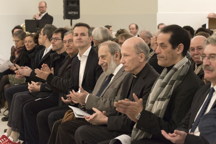 葡萄牙大师 Álvaro Siza 打造法国白色混凝土教堂-88