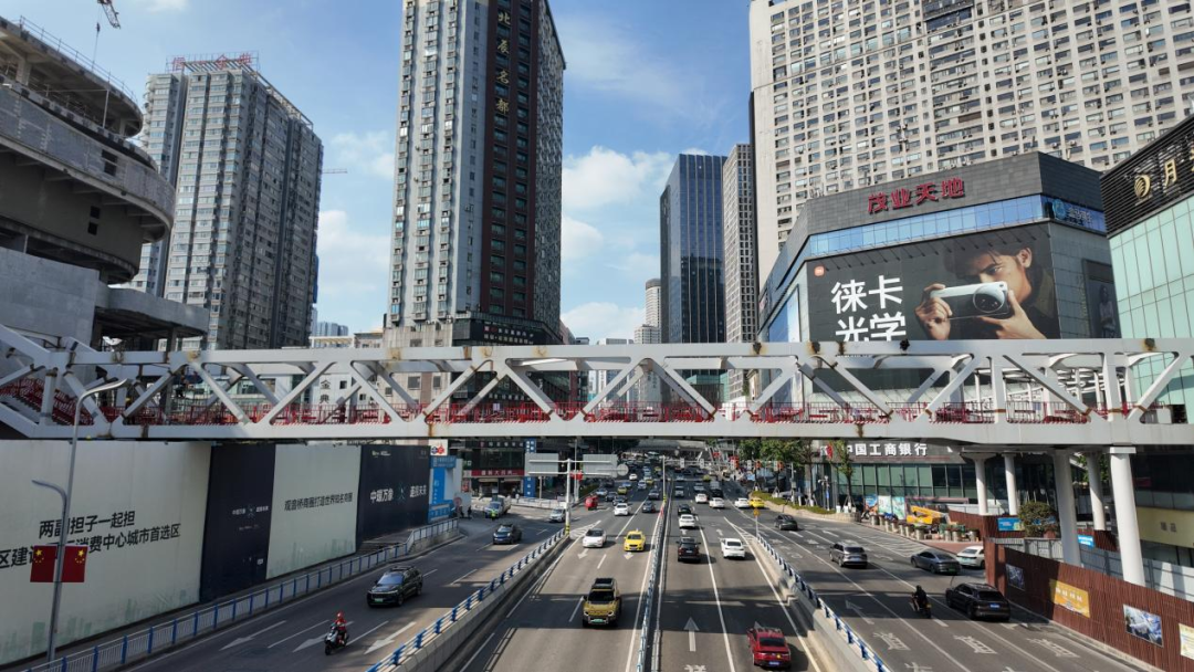 观音桥商圈空中连廊雏形初显预计年底建成-4