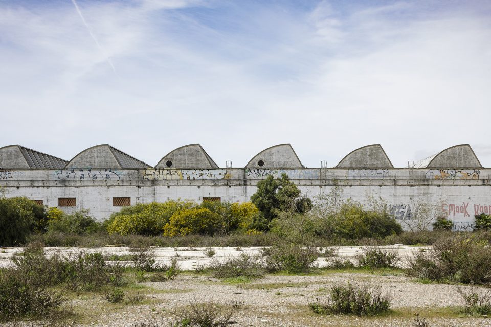 西班牙旧工厂翻新,韵律几何新风貌-4