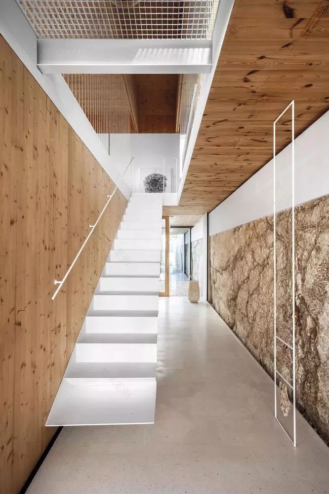 岩石上的住宅--木头做的房子 mariàcastelló-18