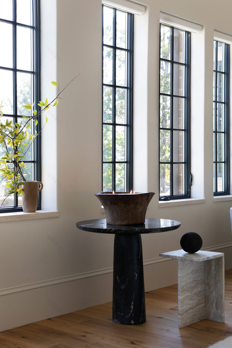 加州湖畔优雅别墅,工业风格与自然风光完美融合-18